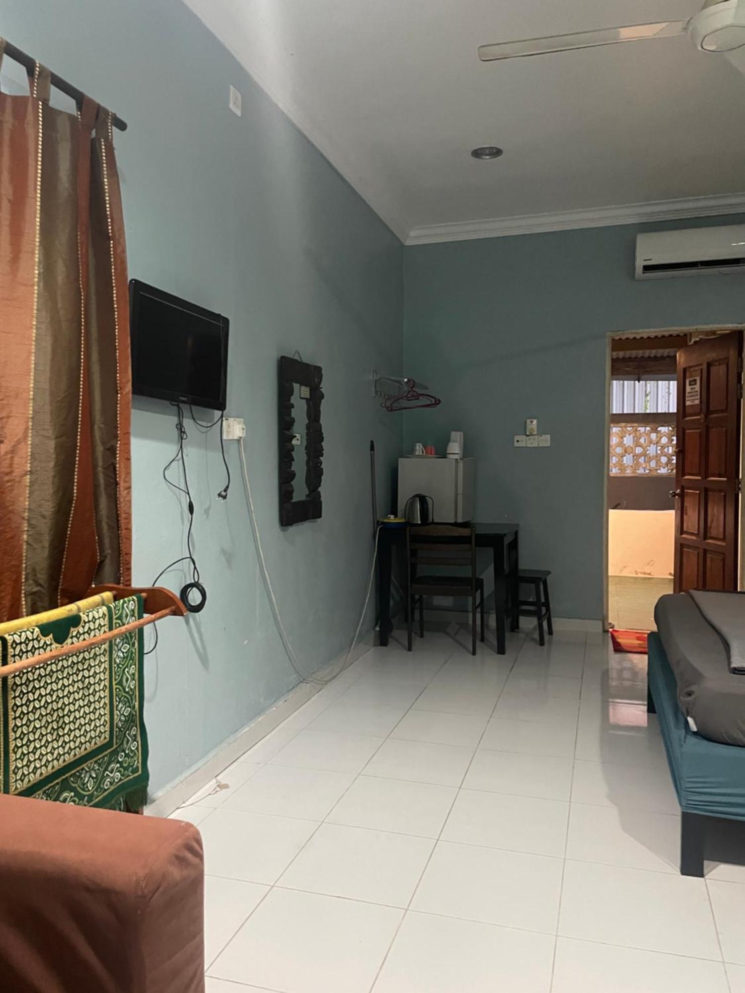 Hj Hassan Guest House- Studio Unit Kuala Terengganu Ngoại thất bức ảnh